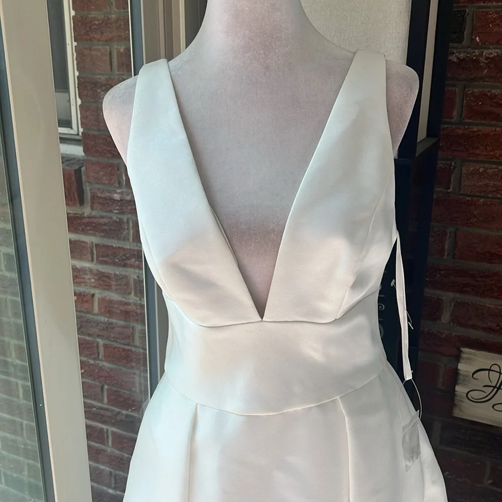 Amsale Faille Deep V-Neck Dress Size 6 NWT - Picture 7 of 9